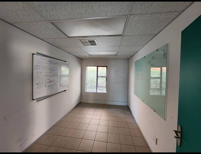 172M² OFFICE TO LET IN NORTH RIDING